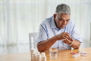 Read more about the article How to Choose the Right Multivitamin for Elderly People